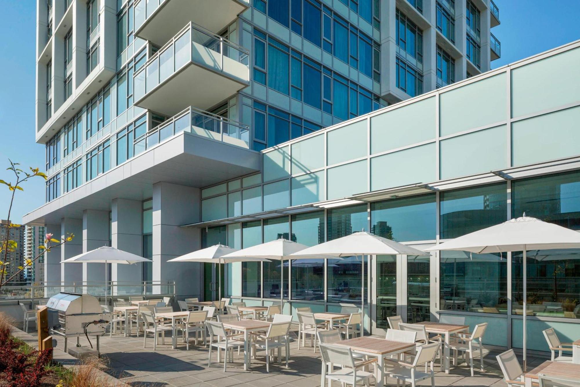 Element By Westin Vancouver Metrotown Hotel Burnaby Exterior photo